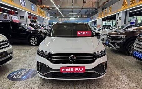Volkswagen T-Roc I, 2022 год, 1 400 000 рублей, 2 фотография