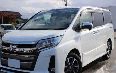 Toyota Noah III, 2021 год, 1 998 000 рублей, 3 фотография
