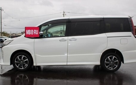 Toyota Noah III, 2021 год, 1 998 000 рублей, 4 фотография