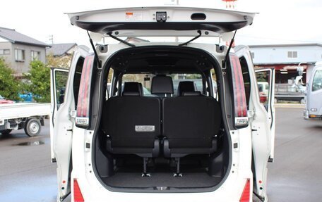 Toyota Noah III, 2021 год, 1 998 000 рублей, 13 фотография