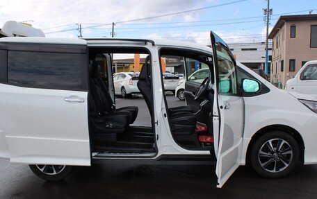 Toyota Noah III, 2021 год, 1 998 000 рублей, 15 фотография