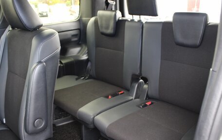 Toyota Noah III, 2021 год, 1 998 000 рублей, 20 фотография