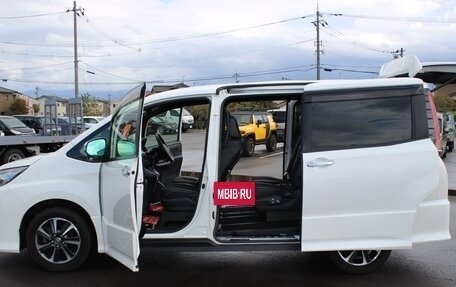 Toyota Noah III, 2021 год, 1 998 000 рублей, 16 фотография