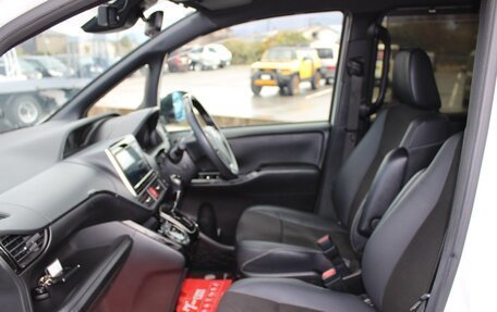 Toyota Noah III, 2021 год, 1 998 000 рублей, 22 фотография