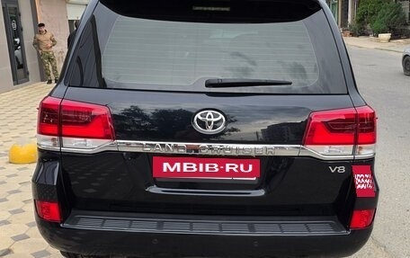 Toyota Land Cruiser 200, 2018 год, 7 500 000 рублей, 2 фотография