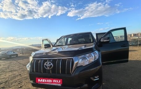 Toyota Land Cruiser Prado 150 рестайлинг 2, 2021 год, 6 000 000 рублей, 2 фотография