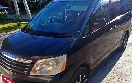 Toyota Noah III, 2006 год, 800 000 рублей, 2 фотография