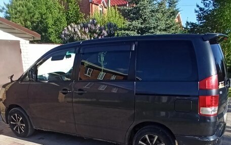 Toyota Noah III, 2006 год, 800 000 рублей, 6 фотография
