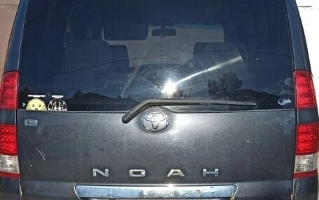 Toyota Noah III, 2006 год, 800 000 рублей, 4 фотография