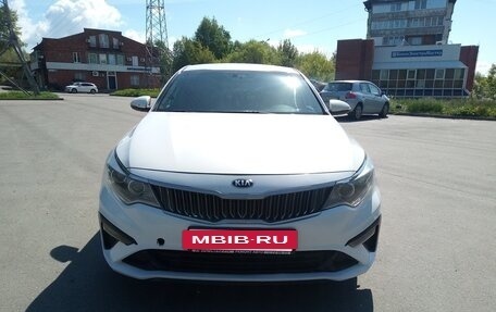 KIA Optima IV, 2019 год, 1 390 000 рублей, 8 фотография