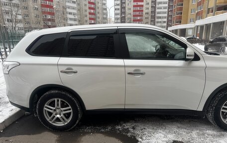 Mitsubishi Outlander III рестайлинг 3, 2014 год, 1 499 999 рублей, 7 фотография