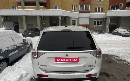 Mitsubishi Outlander III рестайлинг 3, 2014 год, 1 499 999 рублей, 8 фотография