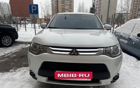 Mitsubishi Outlander III рестайлинг 3, 2014 год, 1 499 999 рублей, 3 фотография