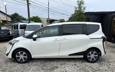Toyota Sienta II, 2021 год, 1 052 000 рублей, 3 фотография