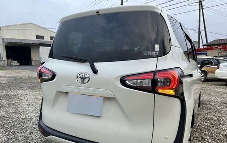 Toyota Sienta II, 2021 год, 1 052 000 рублей, 6 фотография