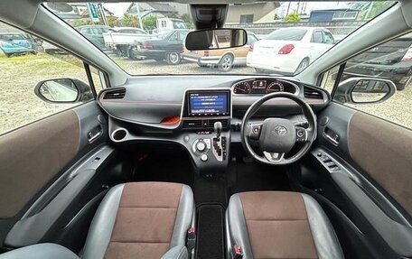 Toyota Sienta II, 2021 год, 1 052 000 рублей, 13 фотография