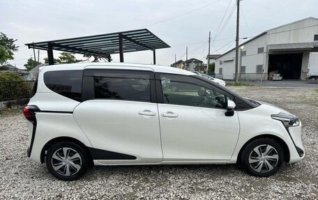Toyota Sienta II, 2021 год, 1 052 000 рублей, 8 фотография
