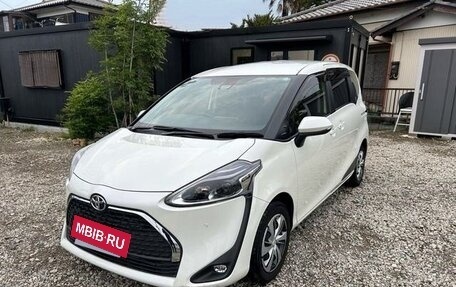 Toyota Sienta II, 2021 год, 1 052 000 рублей, 2 фотография