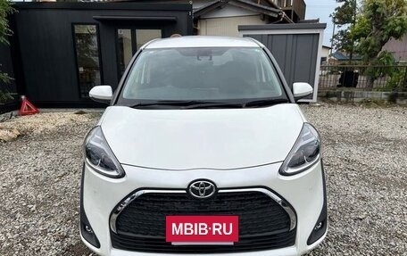 Toyota Sienta II, 2021 год, 1 052 000 рублей, 10 фотография
