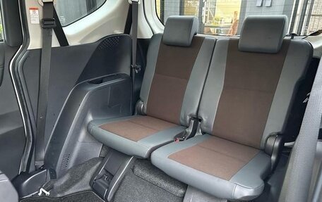 Toyota Sienta II, 2021 год, 1 052 000 рублей, 22 фотография