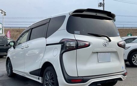 Toyota Sienta II, 2022 год, 1 076 000 рублей, 3 фотография