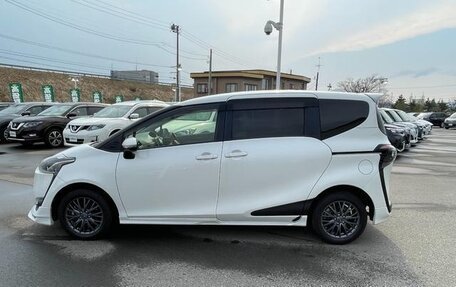 Toyota Sienta II, 2022 год, 1 076 000 рублей, 2 фотография