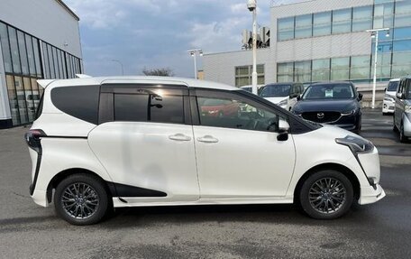 Toyota Sienta II, 2022 год, 1 076 000 рублей, 6 фотография
