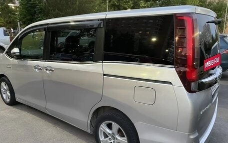 Toyota Esquire I, 2015 год, 1 520 000 рублей, 4 фотография