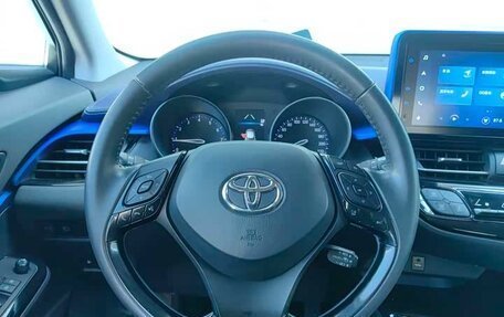 Toyota C-HR I рестайлинг, 2022 год, 1 655 000 рублей, 12 фотография