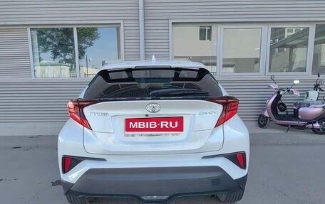Toyota C-HR I рестайлинг, 2022 год, 1 655 000 рублей, 5 фотография