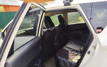 Toyota Ractis II, 2012 год, 900 000 рублей, 3 фотография