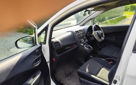Toyota Ractis II, 2012 год, 900 000 рублей, 4 фотография