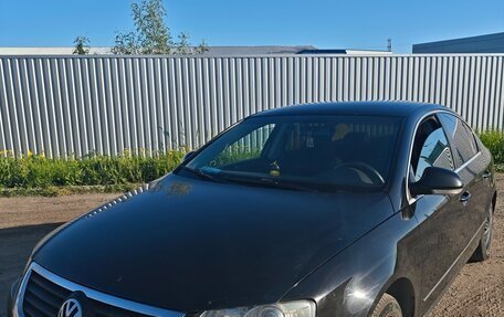 Volkswagen Passat B6, 2005 год, 355 000 рублей, 1 фотография