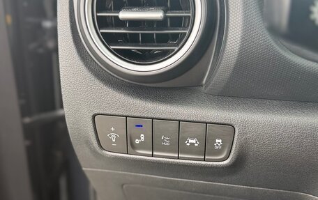 Hyundai Kona I, 2019 год, 2 370 000 рублей, 24 фотография