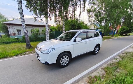 Mitsubishi Outlander III рестайлинг 3, 2013 год, 1 200 000 рублей, 2 фотография