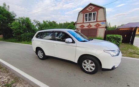 Mitsubishi Outlander III рестайлинг 3, 2013 год, 1 200 000 рублей, 3 фотография