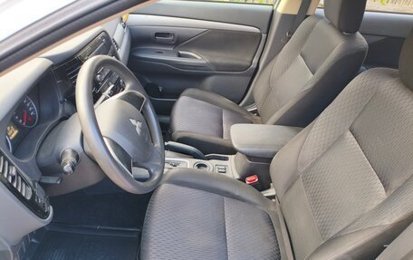Mitsubishi Outlander III рестайлинг 3, 2013 год, 1 200 000 рублей, 7 фотография