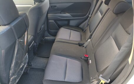 Mitsubishi Outlander III рестайлинг 3, 2013 год, 1 200 000 рублей, 8 фотография