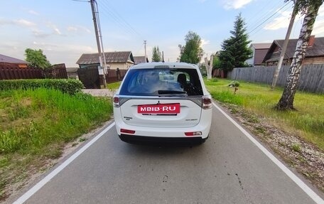 Mitsubishi Outlander III рестайлинг 3, 2013 год, 1 200 000 рублей, 4 фотография