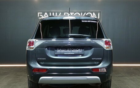 Mitsubishi Outlander III рестайлинг 3, 2014 год, 1 420 000 рублей, 5 фотография