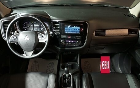 Mitsubishi Outlander III рестайлинг 3, 2014 год, 1 420 000 рублей, 9 фотография