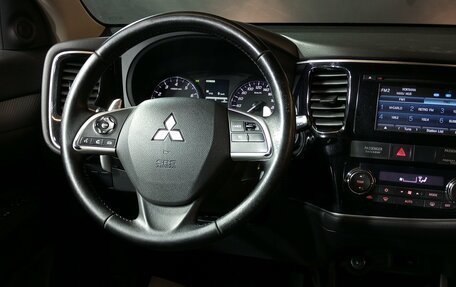 Mitsubishi Outlander III рестайлинг 3, 2014 год, 1 420 000 рублей, 10 фотография