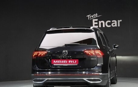 Volkswagen Tiguan II, 2022 год, 3 340 000 рублей, 4 фотография