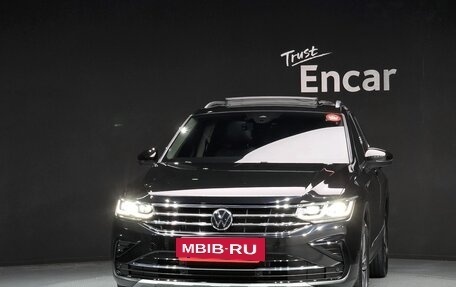 Volkswagen Tiguan II, 2022 год, 3 340 000 рублей, 3 фотография