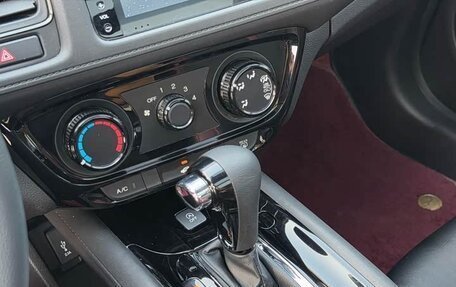 Honda Vezel, 2021 год, 1 280 000 рублей, 16 фотография