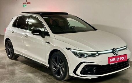 Volkswagen Golf VIII, 2021 год, 1 590 000 рублей, 2 фотография