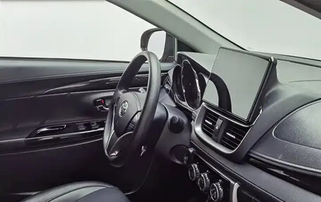 Toyota Yaris XP150 рестайлинг, 2022 год, 1 140 000 рублей, 17 фотография