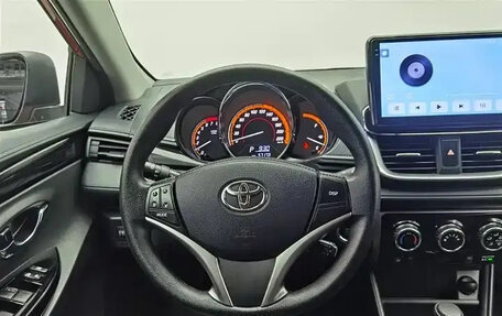 Toyota Yaris XP150 рестайлинг, 2022 год, 1 140 000 рублей, 22 фотография