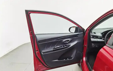 Toyota Yaris XP150 рестайлинг, 2022 год, 1 140 000 рублей, 20 фотография