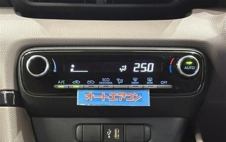 Toyota Yaris, 2021 год, 934 009 рублей, 10 фотография